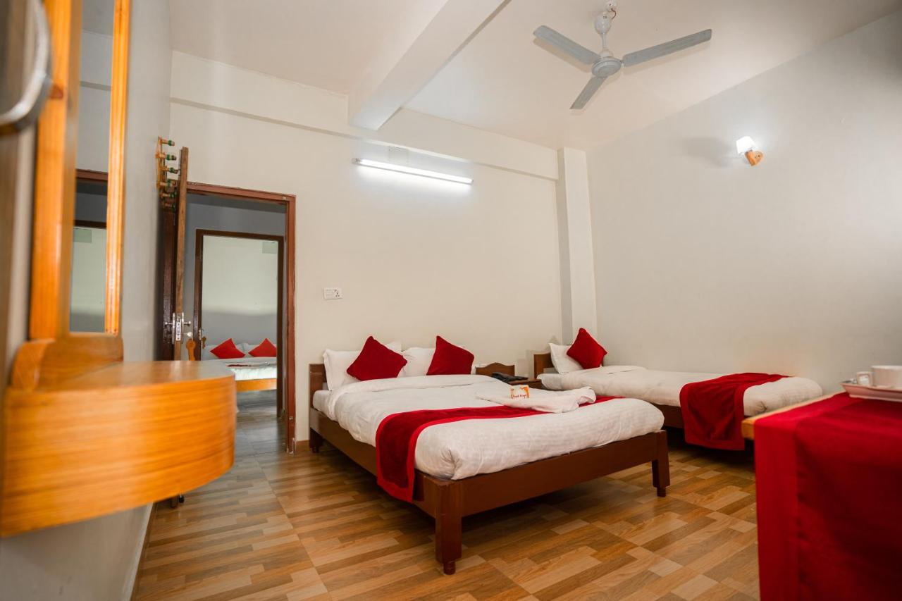 Hotel Dela Mount Покхара Экстерьер фото