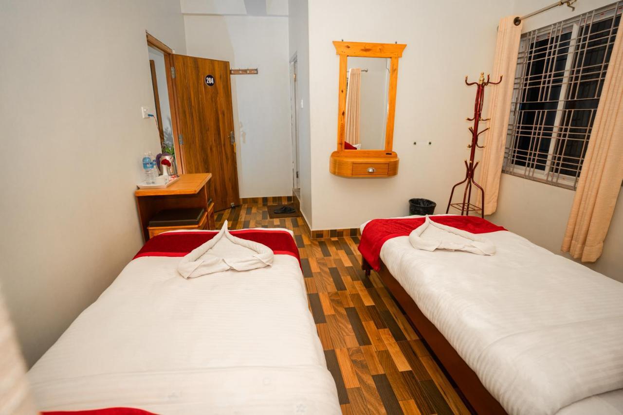 Hotel Dela Mount Покхара Экстерьер фото