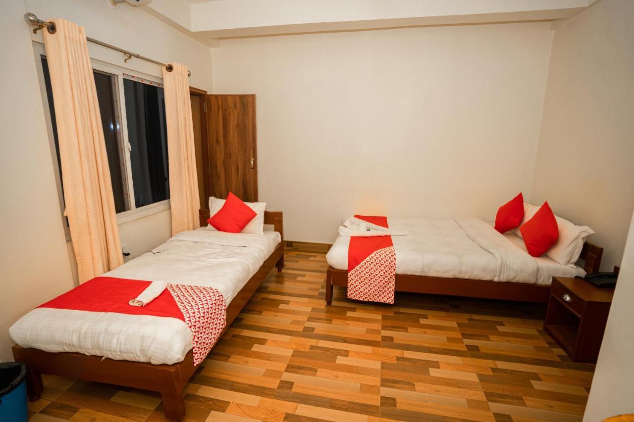 Hotel Dela Mount Покхара Экстерьер фото