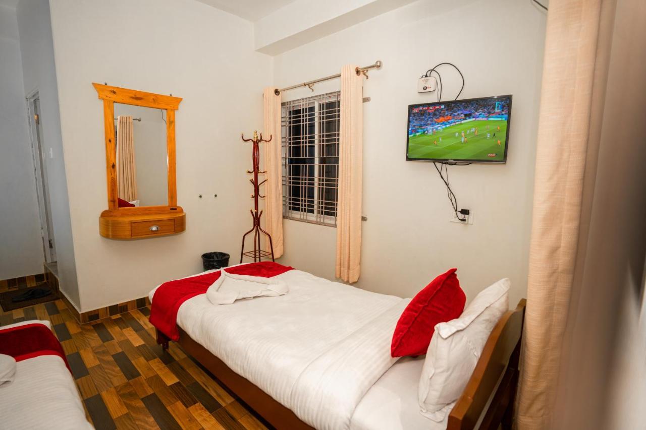 Hotel Dela Mount Покхара Экстерьер фото