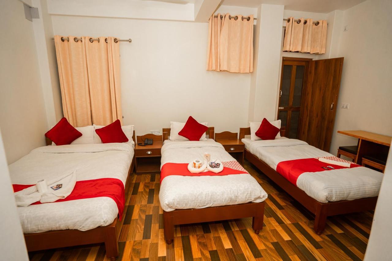 Hotel Dela Mount Покхара Экстерьер фото